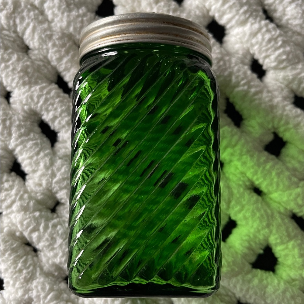 Antique Owen’s Illinois green,ribbed Glass Jar with Aluminum shaker Lid. GUC